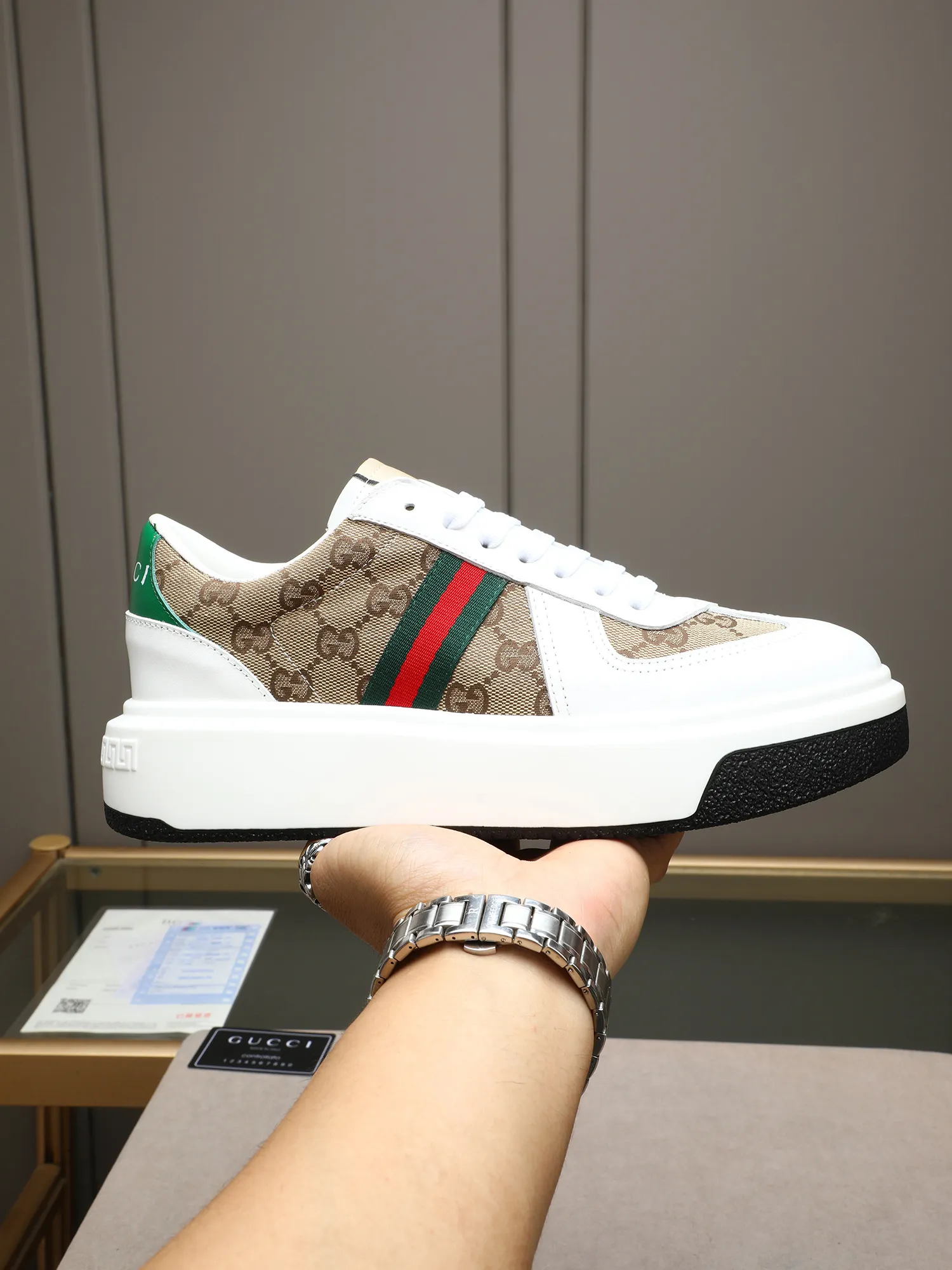 Men's shoes 💰480 New men's shoes GUCCI Fashion trend Made of first-layer calfskin ➕ washed sheep lining! The foot feels super comfortable and the workmanship is impeccable. Foam ultra-light outsole, size: 38-44 (45 customized) 4 colors to choose from!